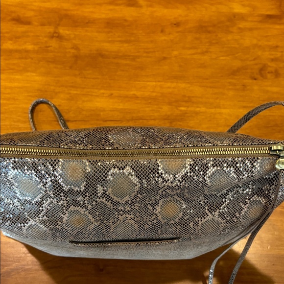 HOBO Leather Snakeskin Embossed Crossbody Gold Hardware EUC Bohemian Gorgeous 🖤 - Picture 17 of 17